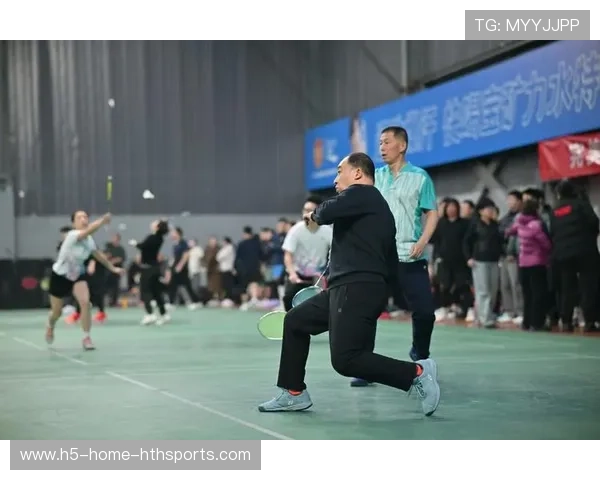 完美杯山东羽毛球争霸赛精彩连连