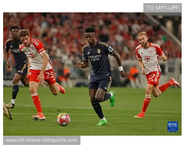 维尼修斯边路突破后传中成点球